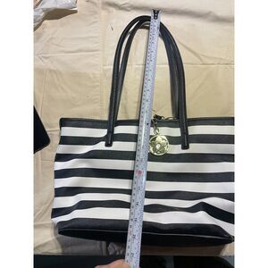 GAL Cute black and white stripe purse
